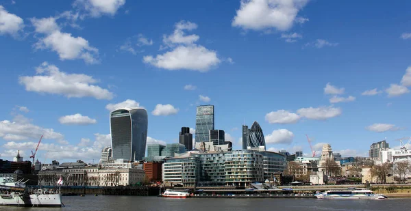 伦敦金融区的天际线 — 图库照片