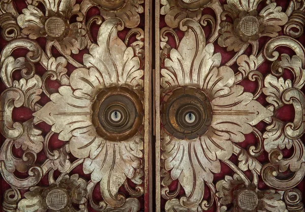 Традиционные Балийские Резные Двери Настоящий Шедевр Традиционного Дизайна — стоковое фото
