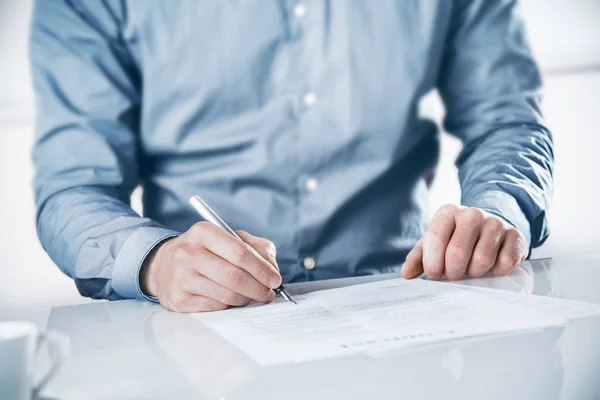 Businessman Sitting Desk Signing Contract Document Fountain Pen Close His — Stock Photo, Image