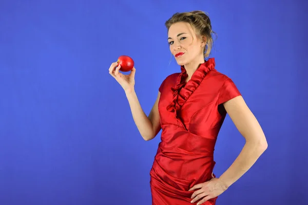 Mujer Rubia Con Manzana — Foto de Stock