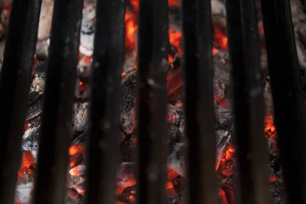 Flaming Hot Cooking Grates Selective Focus — Stock Photo, Image