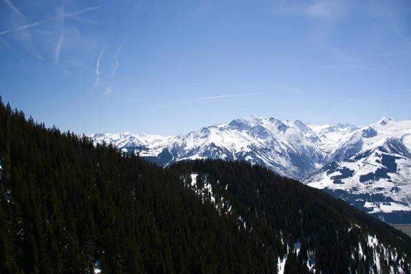 Viaggiando Tra Montagne Delle Alpi — Foto Stock