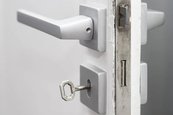 Zbliżenie Zamkniętej Klamki Drzwi — Zdjęcie stockowe