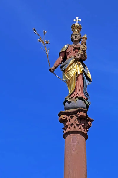 イタリアローマの自由の像の彫刻 — ストック写真