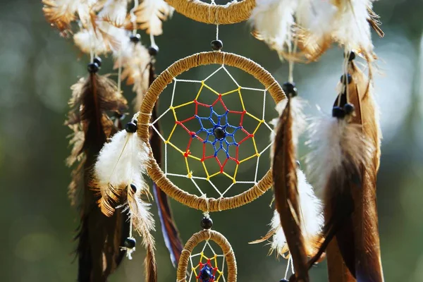 Apanhador Sonhos Com Fios Penas Pérolas Corda Pendurada Dreamcatcher Artesanal — Fotografia de Stock