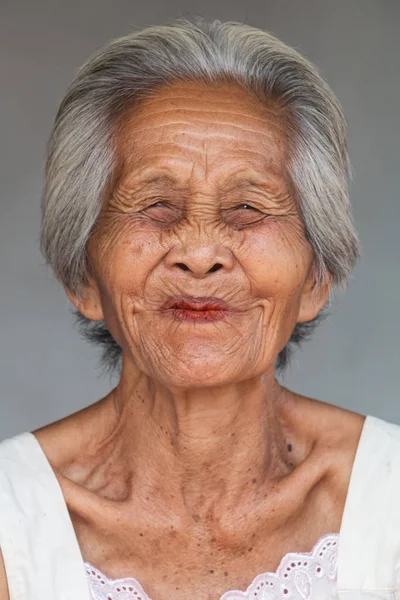 Portrait Vieille Femme Asiatique Gros Plan Une Crone Aux Cheveux — Photo