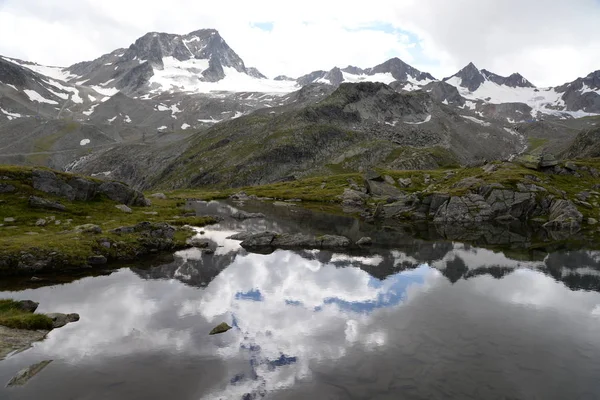 Lago Lago Montaña Egesengrat Stubai Montañero Alpes Stubai Stubaital Alps —  Fotos de Stock