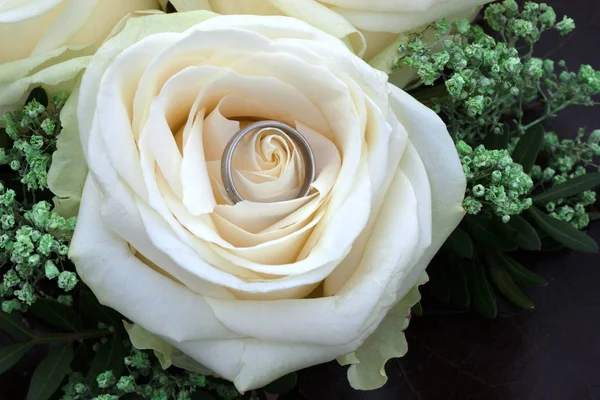 Perlas Boda Con Rosas Blancas — Foto de Stock