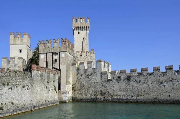 Scaligerburg Moat Sirmione Lake Garda — Stock Photo, Image