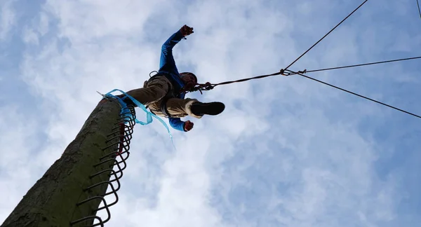 jump from the pamper pole - adventure training for personalities and team training in the ropes course tobelropes - martinshaus kleintobel