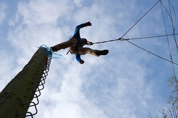 Jump Pamper Pole Erlebnispaedagogisches Persoenlichkeitstraining Team Training Ropes Tobelropes Martin — Stock Photo, Image