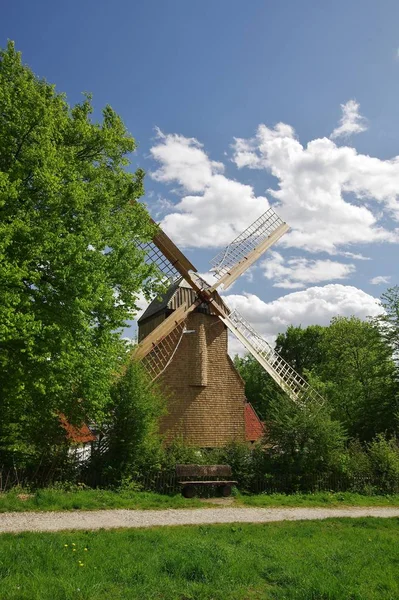 Bauernhausmuseum Bielefeldの風車 2015年2月に修復が完了した後 — ストック写真