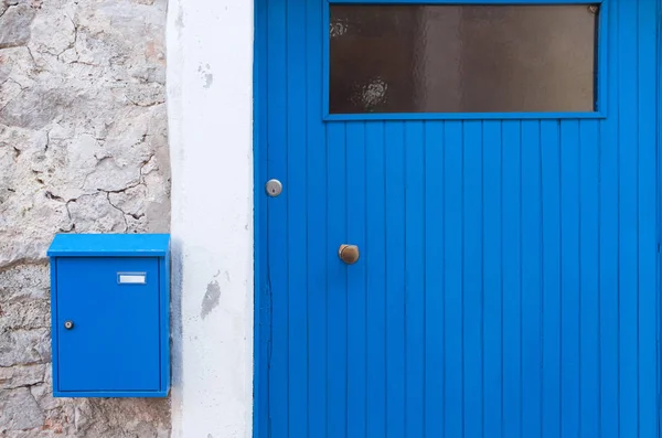 Detalhe Uma Porta Azul Mediterranean Com Caixa Correio — Fotografia de Stock