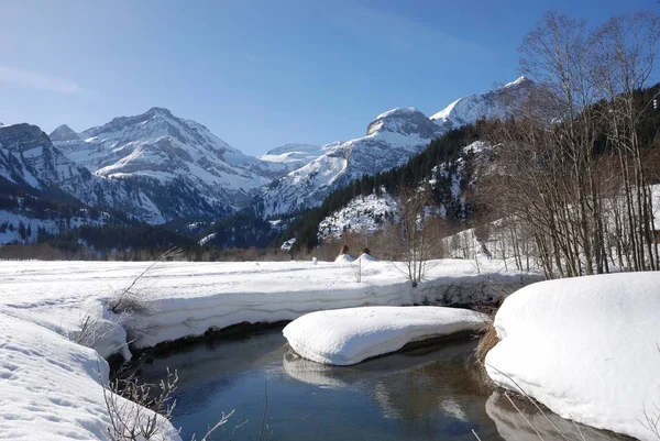 Φύση Αποθεματικό Rohr Lauenen Χειμώνα Γοητεία Spitzhorn Sanetschhorn Δεξιά — Φωτογραφία Αρχείου
