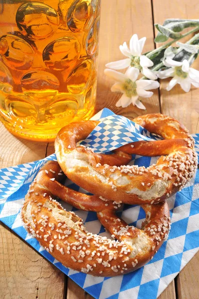 Originální Bavorské Preclíky Oktoberfestem Pivním Steinem Edelweissem — Stock fotografie