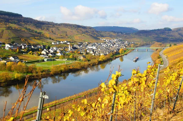 Reil Mosel Fall Freighter Http — стоковое фото