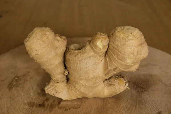 Ginger Root Wooden Board — Stock Photo, Image