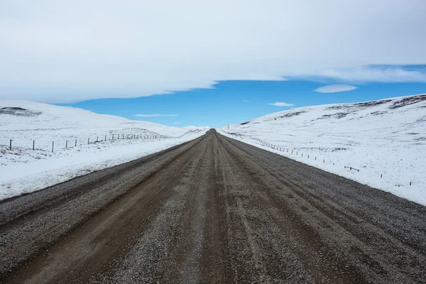Droga Żwirowa Zimowym Krajobrazie Południowej Alberty Kanada — Zdjęcie stockowe