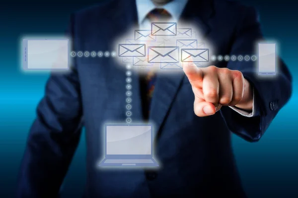 Gerente Negócios Terno Azul Tocando Enxame Mails Moldando Uma Nuvem — Fotografia de Stock