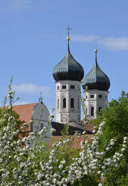 Kwitną Klasztorze Benediktbeuern — Zdjęcie stockowe