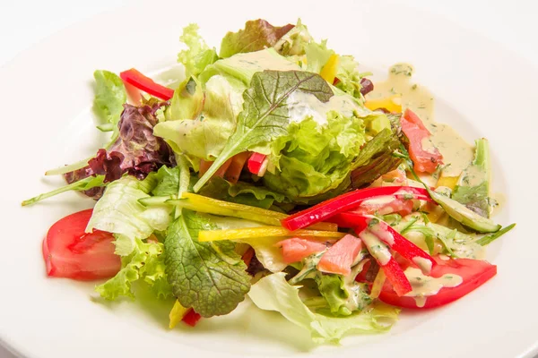 Saláta Zöldek Zöldségekkel Vegetáriánus Fogások Fehér Háttéren — Stock Fotó