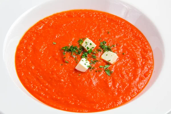 Sopa Tomate Com Ervas Queijo Isolado Backgraund Branco — Fotografia de Stock