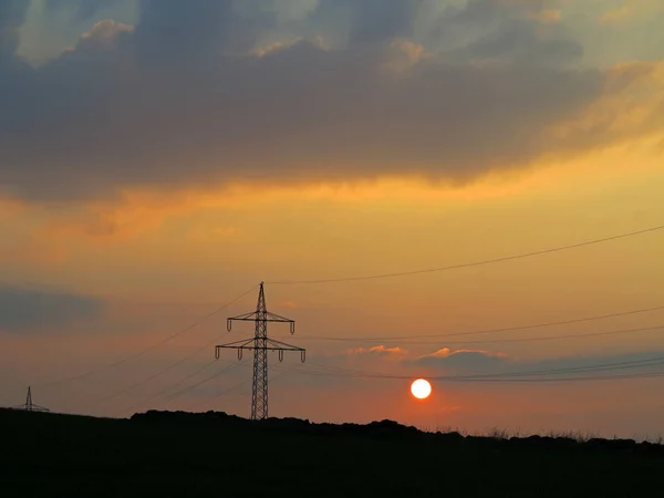 Zachód Słońca Słupem Elektrycznym — Zdjęcie stockowe