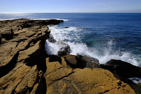 Sziklás Part Atlanti Óceán Partján Burgau Luz Algarve Portugália Között — Stock Fotó