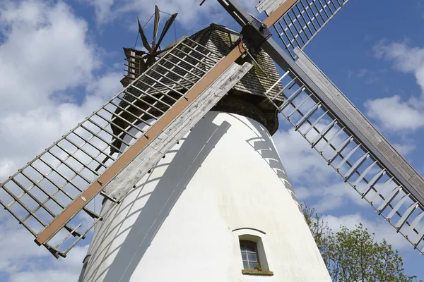風車ハイムセン ドイツ語 Heimsen はオランダの風車で ヴェストファーレン通り Westfaelische Muehlenstrasse の一部である — ストック写真