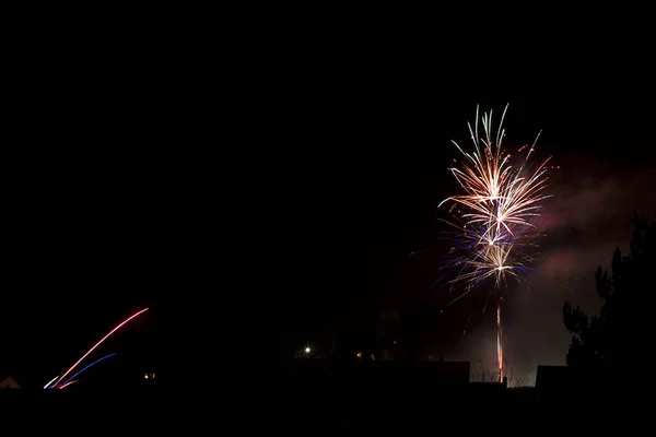 Explodierendes Buntes Feuerwerk Himmel — Stockfoto