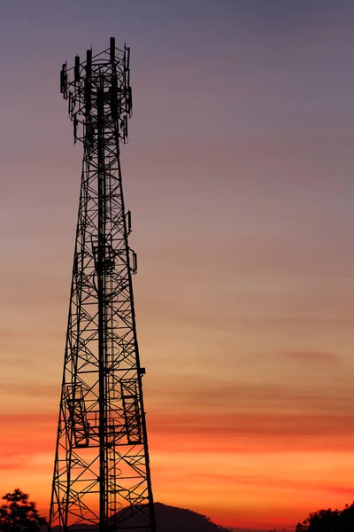Silhouet Communicatietoren Telecom Bij Zonsondergang — Stockfoto