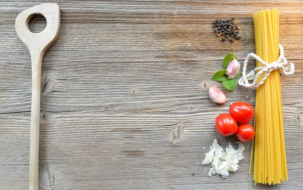 Pasta Madera Fondo Pizarra Vacío Cocina Cuchara — Foto de Stock