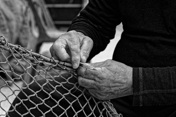 Close Van Handen Van Een Senior Vrouw — Stockfoto