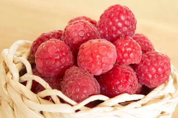 Himbeeren Korb — Stockfoto