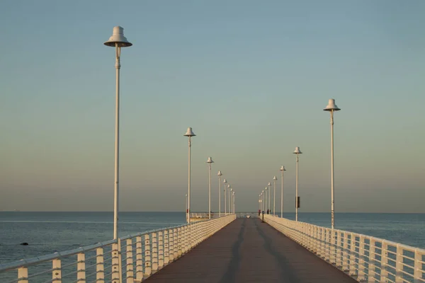 Sequência Lâmpadas Alternando Com Senso Infinito Cais Marinho Marina Massa — Fotografia de Stock