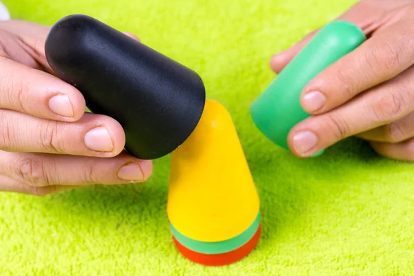 Hand Holding Green Sponge Brush — Stock Photo, Image