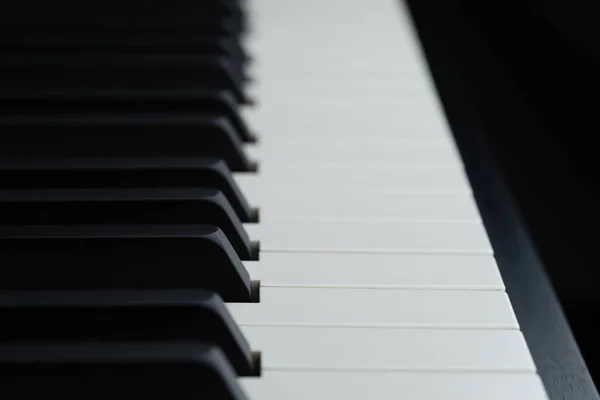 Una Imagen Dramáticamente Oscura Del Teclado Piano — Foto de Stock