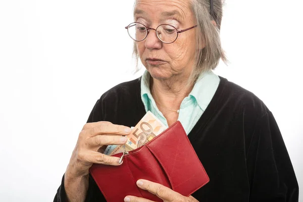 Yaşlı Bir Kadın Cüzdan Tutuyor Faturaları Çıkarıyor — Stok fotoğraf