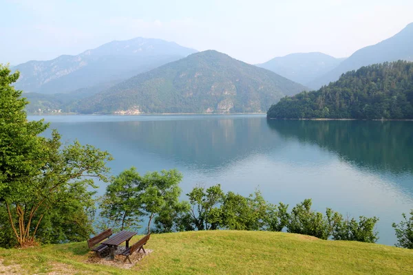 Aire Repos Sur Lac Ledro — Photo