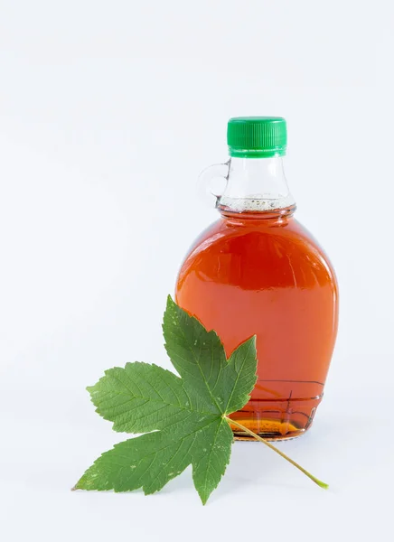 Maple Syrup Bottle Isolated — Stock Photo, Image