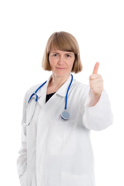若い女性医師が親指を立てて — ストック写真