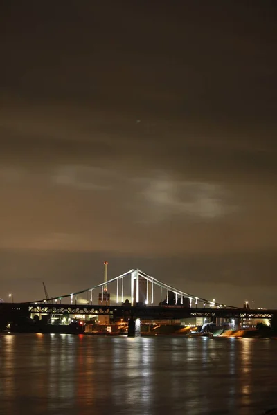 Рівнинний Міст Місячному Сяйві — стокове фото