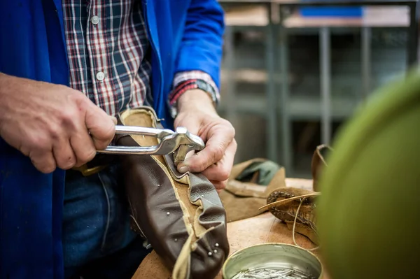 Shoemaker Traditional Leather Production — Stock Photo, Image