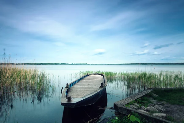Деревянная Лодка Берегу — стоковое фото