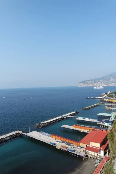 Piattaforme Balneari Sulla Spiaggia Sorrento — Foto Stock