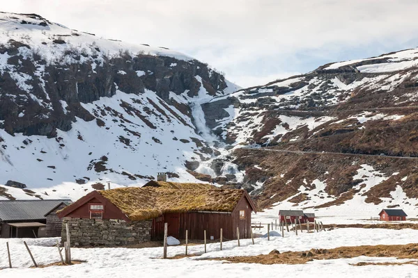 Montañas Fiordo Cubierto Nieve Noruega Primavera —  Fotos de Stock