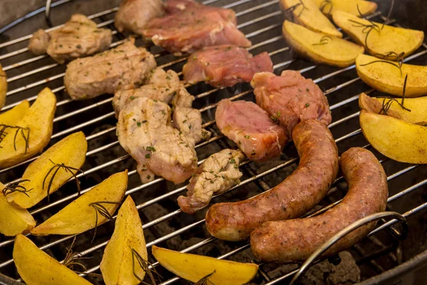 Vlees Worstjes Aardappelen Grill — Stockfoto