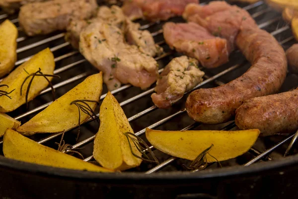 Vlees Worstjes Aardappelen Grill — Stockfoto