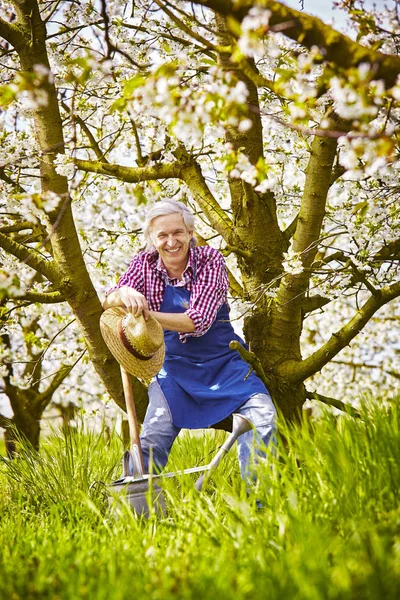 Jardineiros Rindo Com Chapéu Mão — Fotografia de Stock