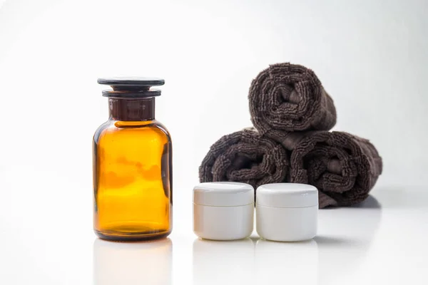 Glass Bottle Lotion Towels — Stock Photo, Image